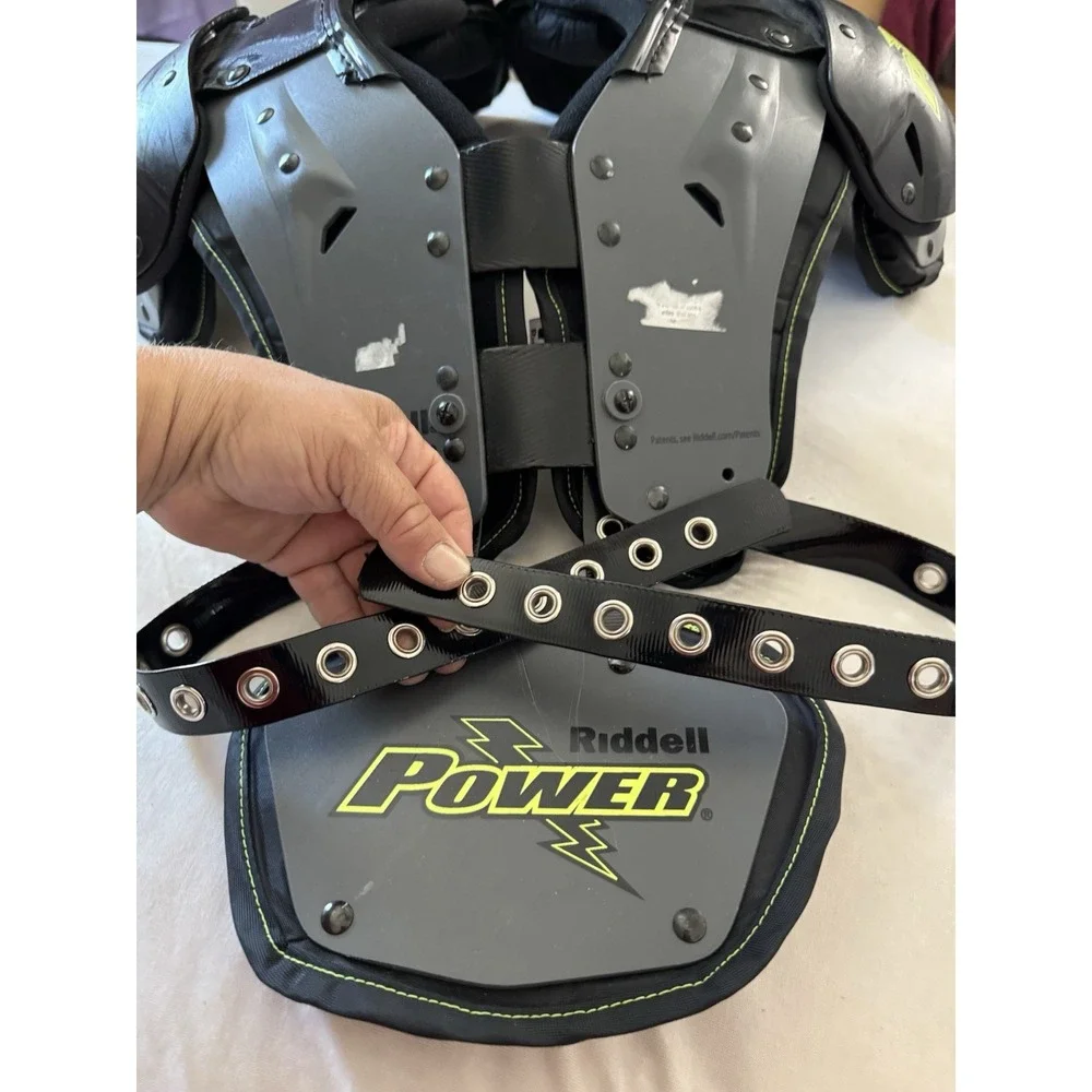RiddellYouth Football Shoulder Pads  XS 14